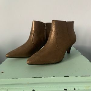 Clarks Linvale Metallic Booties, NIB, Sz 7